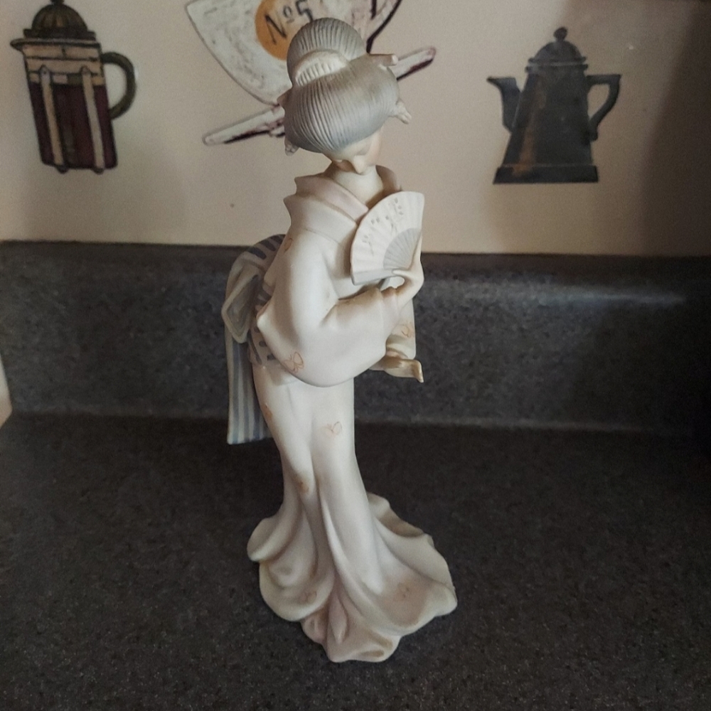 Porcelain Lenwile Ardalt Geisha holding Fan Figurine - Mid 20th Century